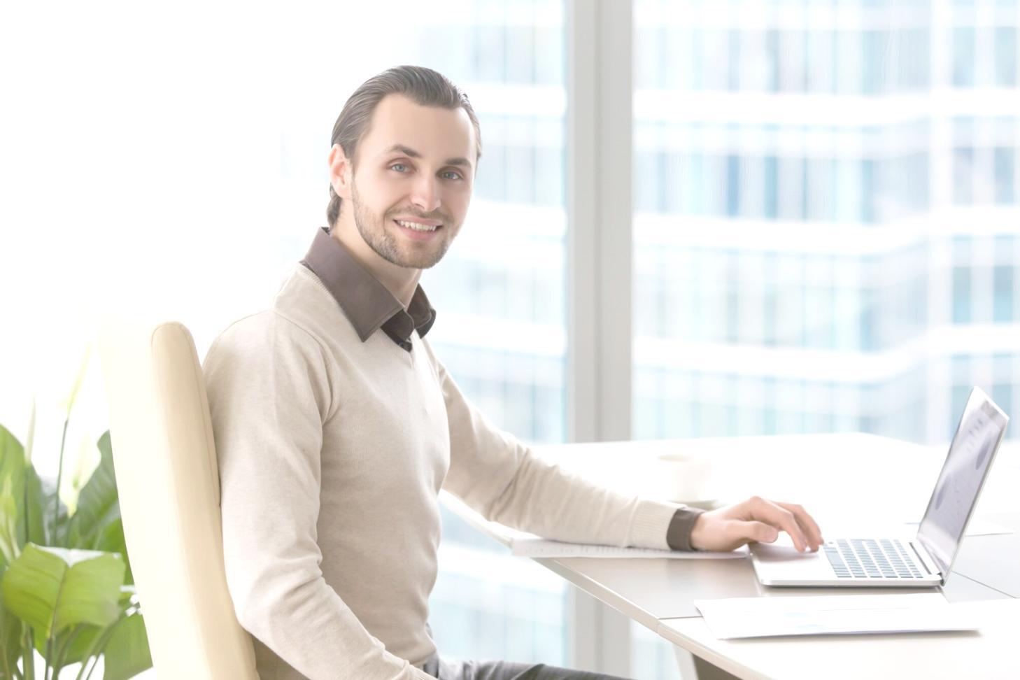 SEO-Analytics Dashboard zeigt Fortschritte und Metriken